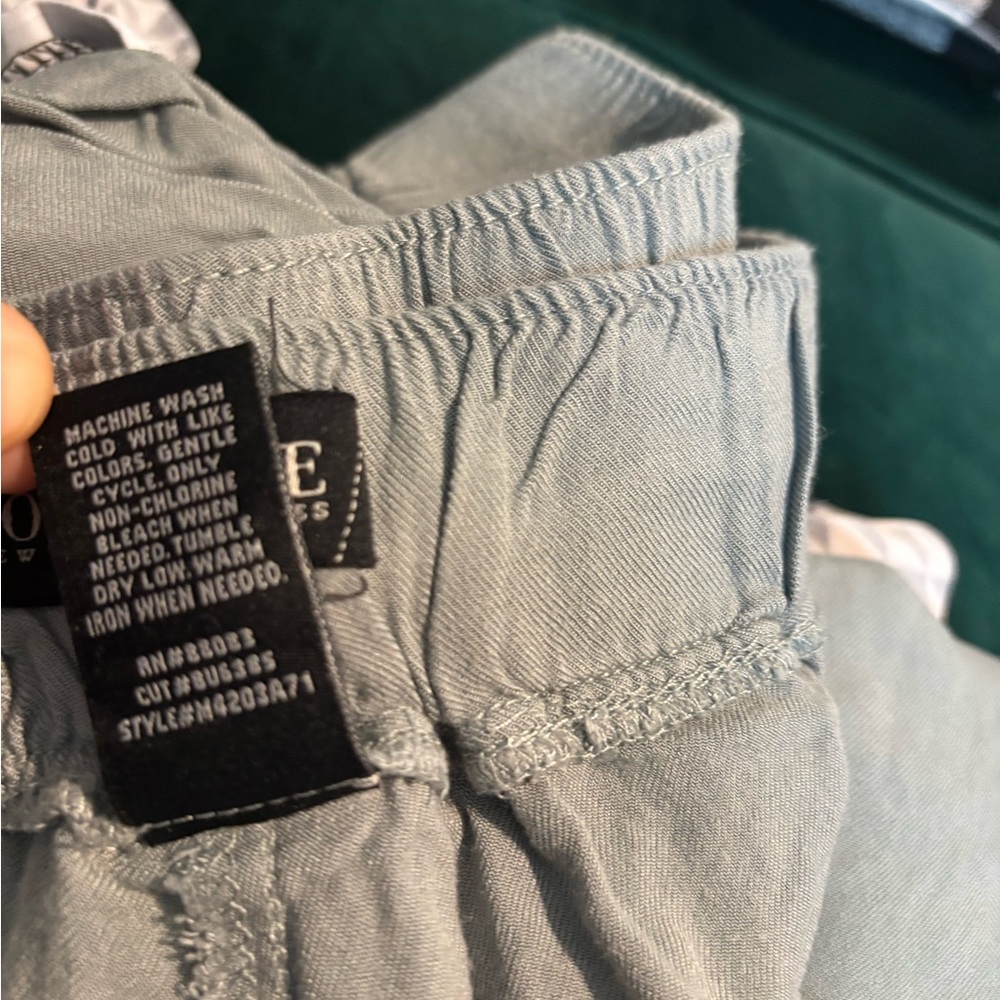 Elegant Women's Wide Leg Pants in Gray - Picture 5 of 5